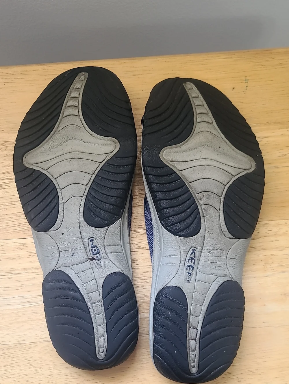 Keen Men’s Navy and Gray Flip Sandals
